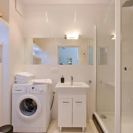 Imperial Aquarius V Apartment *